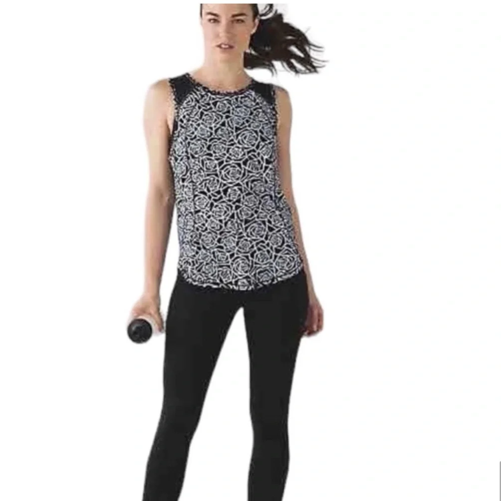 Lululemon RARE women's Posey black & white the sculp activewear tank size 8